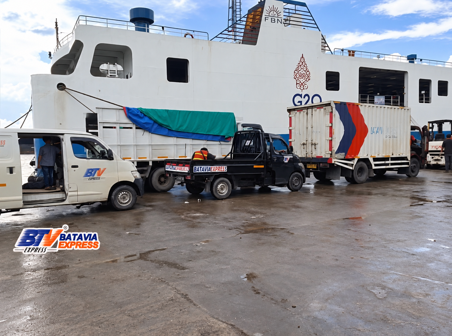 Armada Batavia Express di pelabuhan untuk layanan pengiriman Banjarmasin–Jakarta via kapal cepat